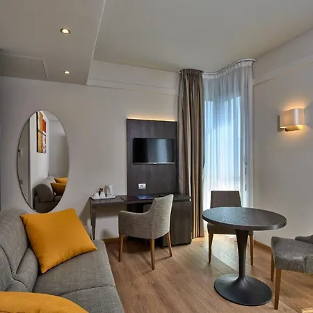 Hotel Como Hotell 4*