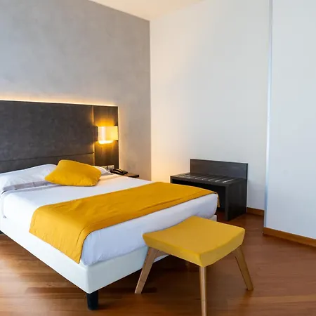 Hotell Hotel Como 4*
