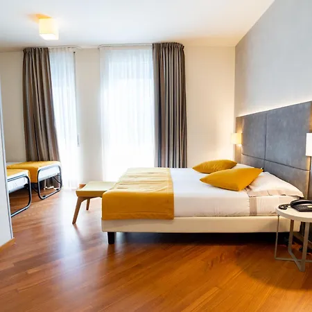 Hotell Hotel Como 4*