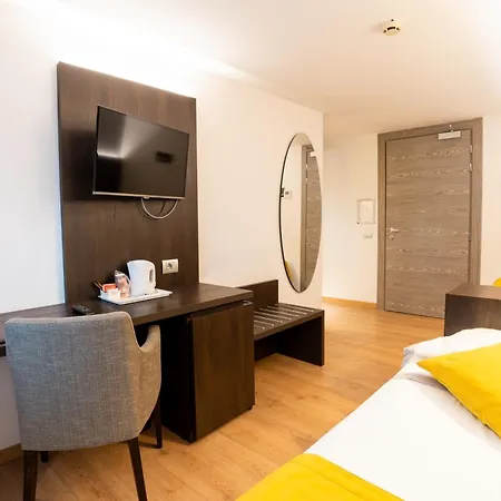 Hotell Hotel Como 4*