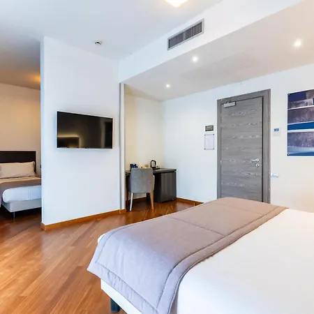 Hotell Hotel Como 4*