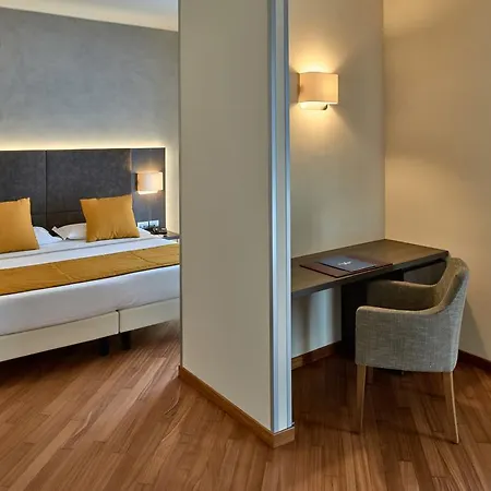 Hotell Hotel Como 4*
