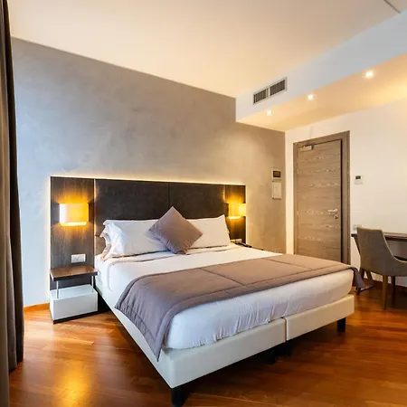 Hotel Como 4*