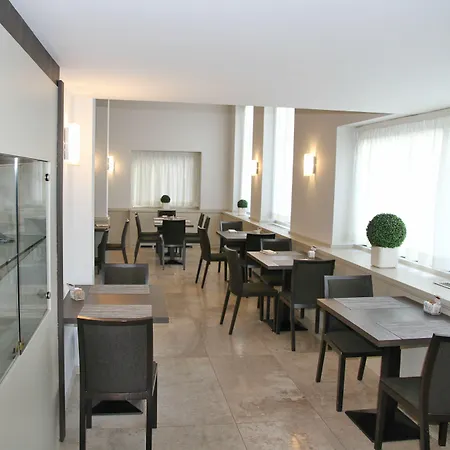 Hotel Como 4*